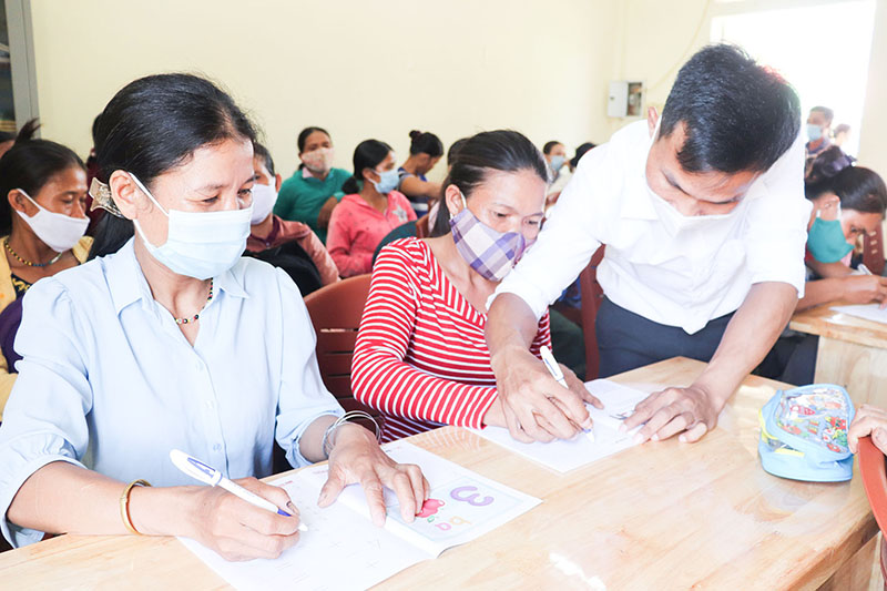 Nghĩa tình ở lớp học xóa mù chữ